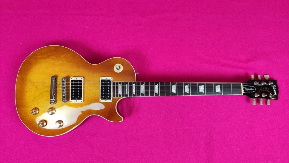 Gibson Les Paul Standard 1987 Slash #1 Replica more than “inspired by