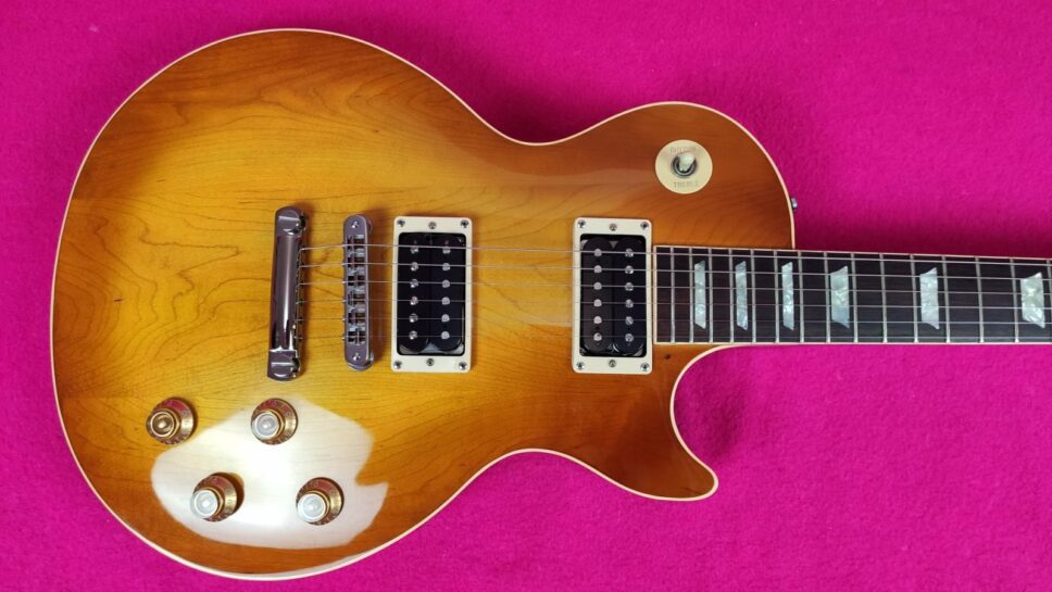 Gibson Les Paul Standard 1987 Slash #1 Replica more than “inspired by