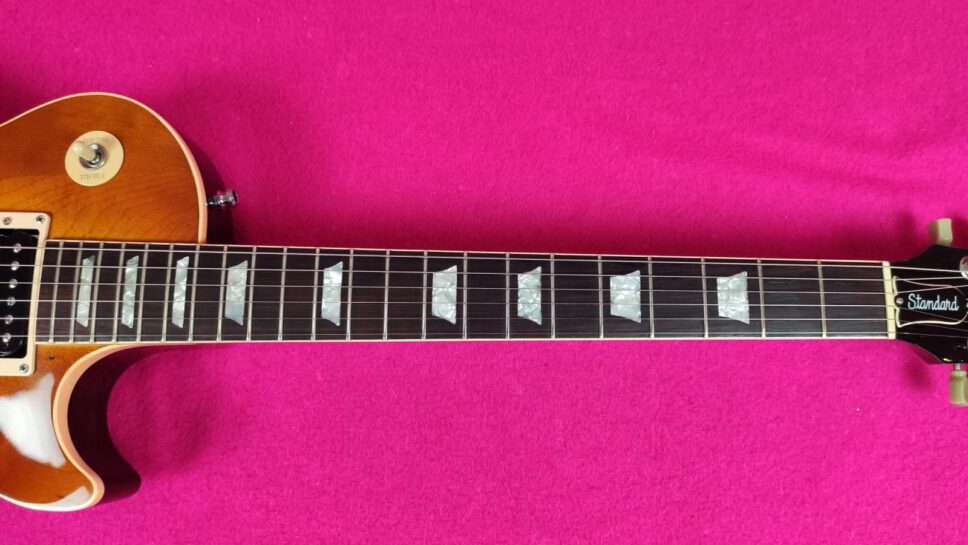 Gibson Les Paul Standard 1987 Slash #1 Replica more than “inspired by
