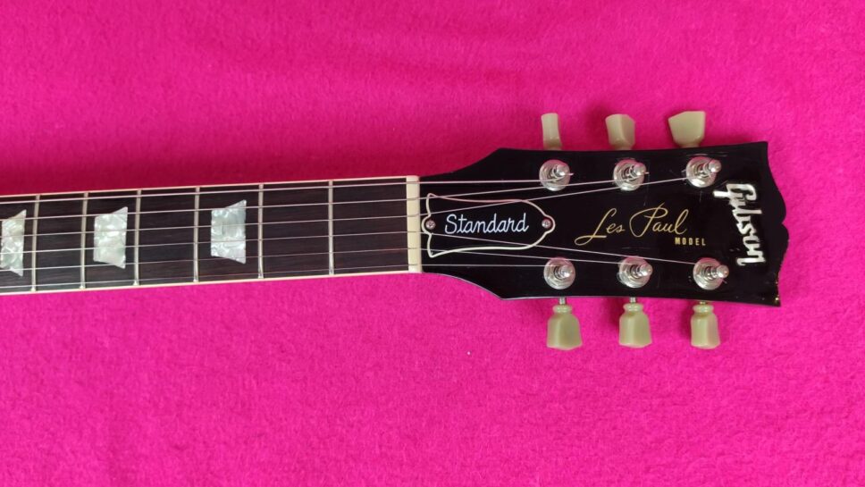 Gibson Les Paul Standard 1987 Slash #1 Replica more than “inspired by