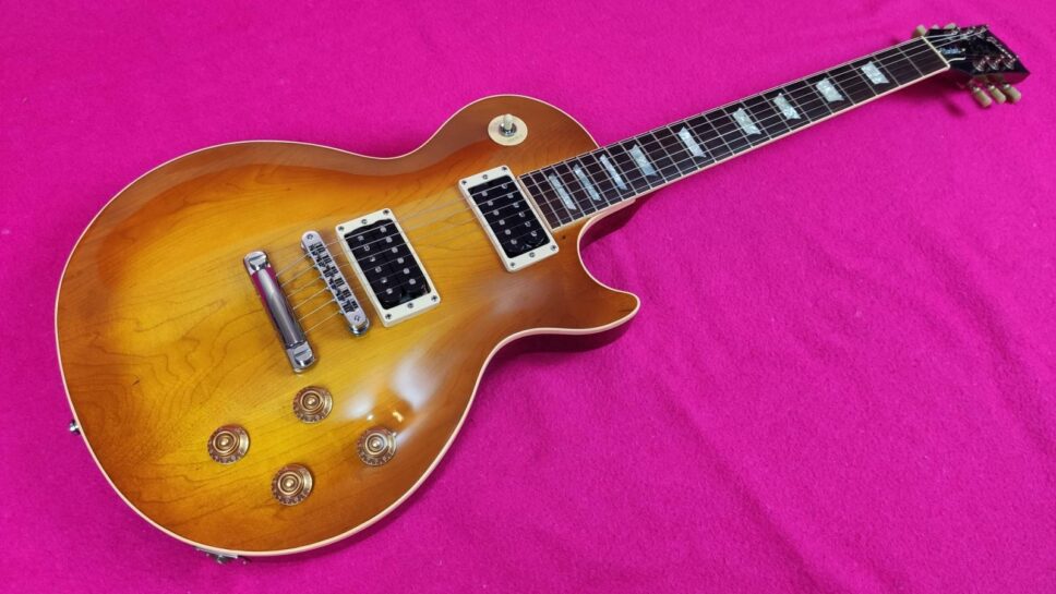 Gibson Les Paul Standard 1987 Slash #1 Replica more than “inspired by