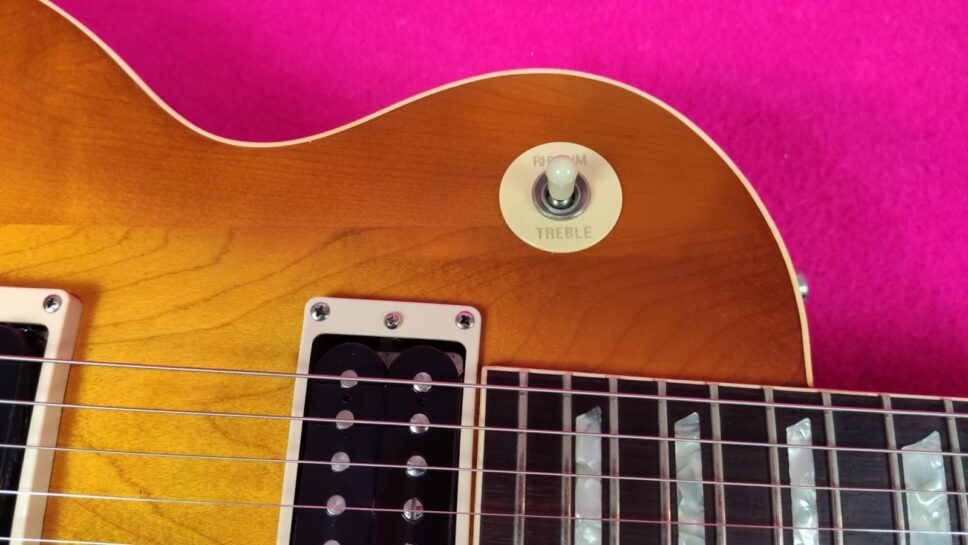Gibson Les Paul Standard 1987 Slash #1 Replica more than “inspired by