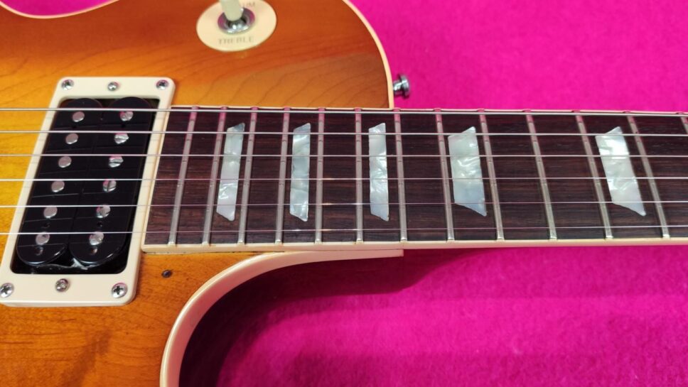 Gibson Les Paul Standard 1987 Slash #1 Replica more than “inspired by