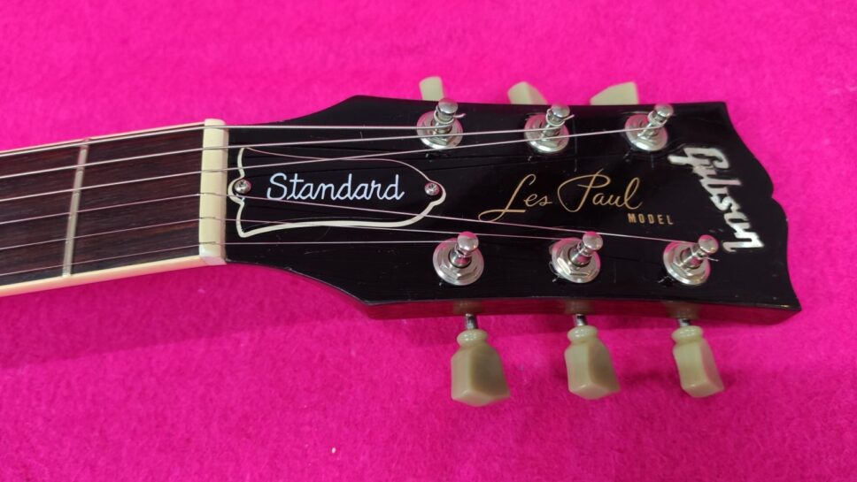 Gibson Les Paul Standard 1987 Slash #1 Replica more than “inspired by