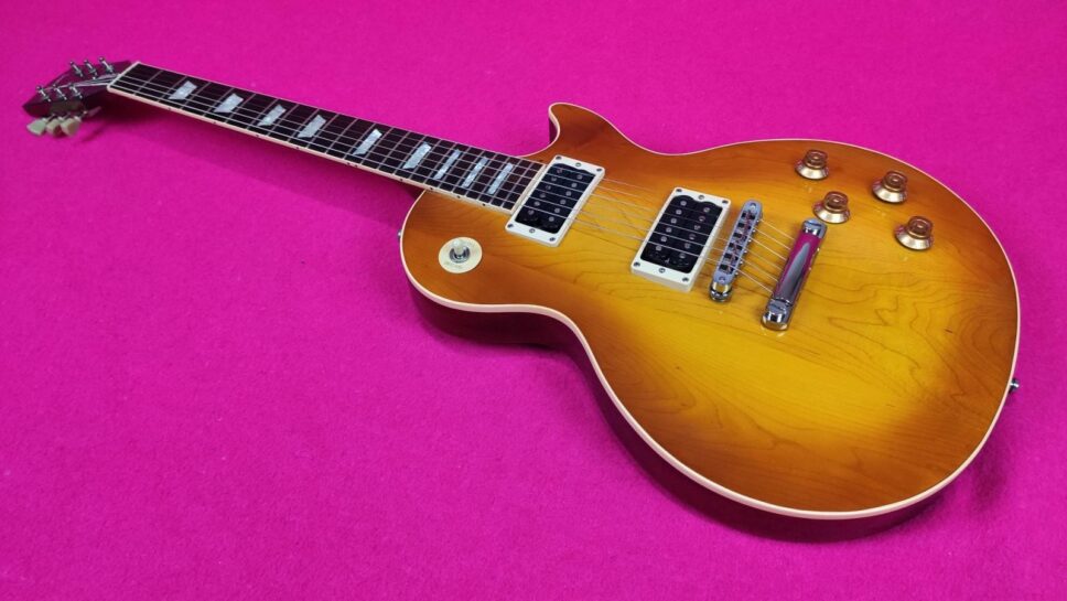 Gibson Les Paul Standard 1987 Slash #1 Replica more than “inspired by
