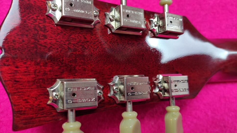 Gibson Les Paul Standard 1987 Slash #1 Replica more than “inspired by