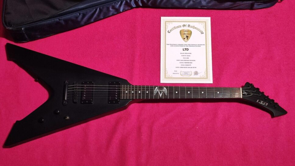 Ltd Vulture James Hetfield signature