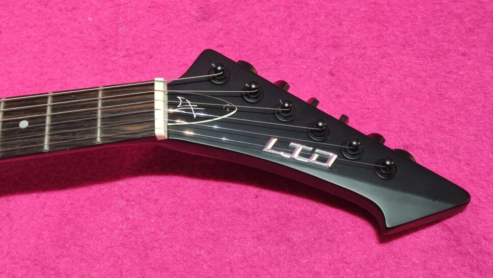 Ltd Vulture James Hetfield signature