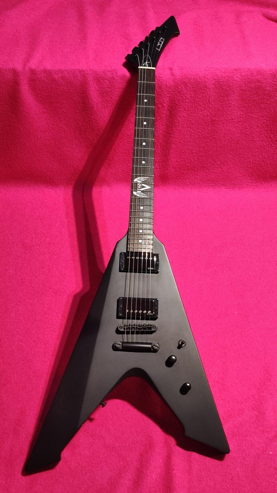 Ltd Vulture James Hetfield signature