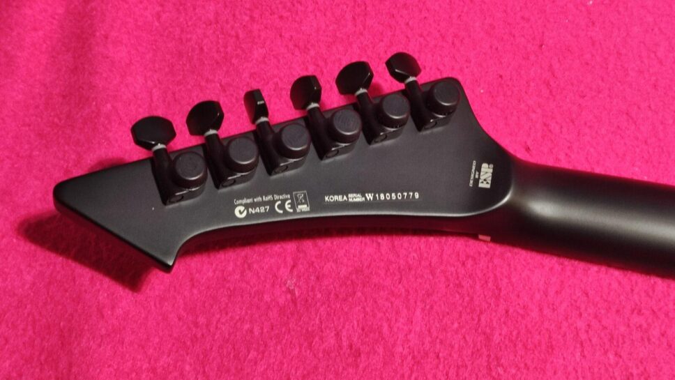 Ltd Vulture James Hetfield signature