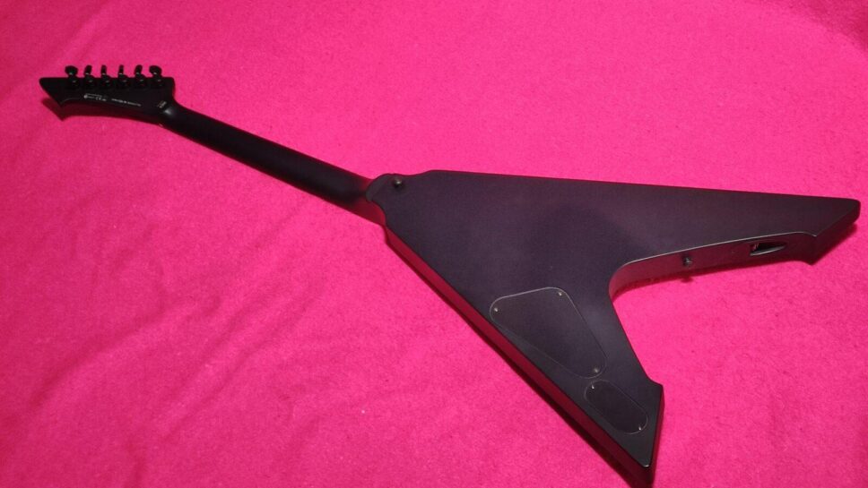 Ltd Vulture James Hetfield signature