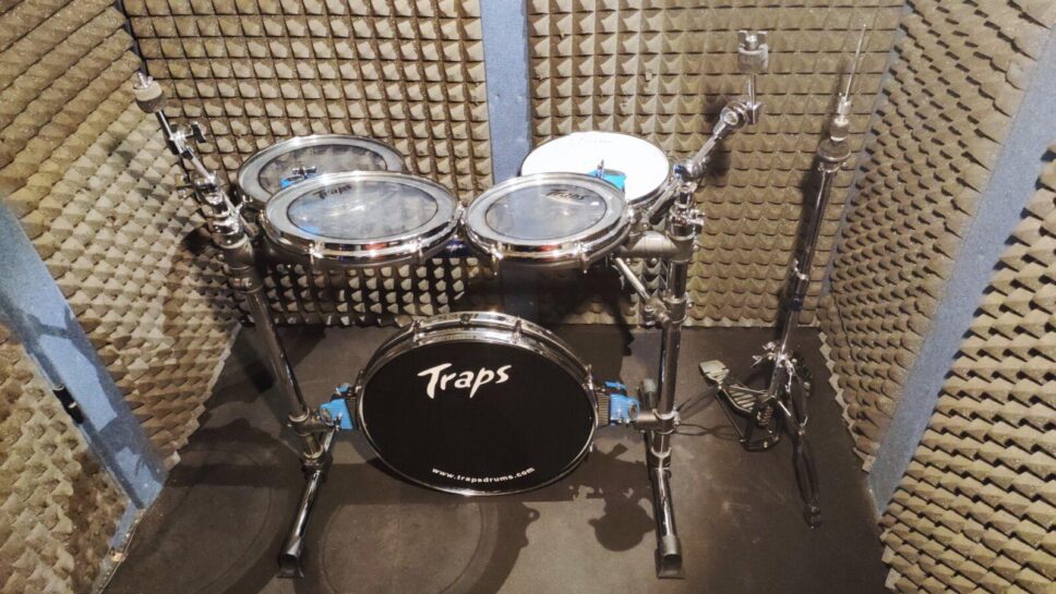 TRAPS A-400 ACOUSTIC DRUMSET