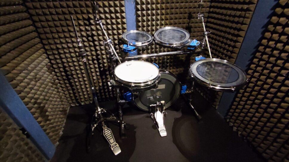 TRAPS A-400 ACOUSTIC DRUMSET