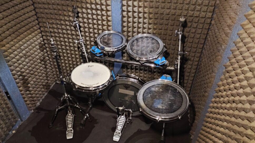 TRAPS A-400 ACOUSTIC DRUMSET