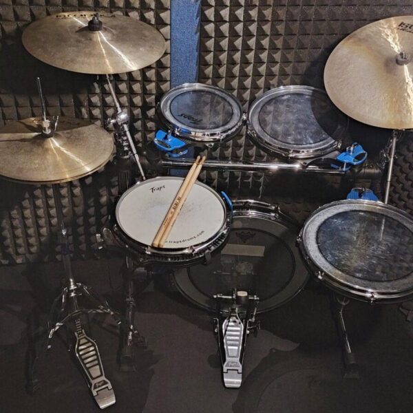 TRAPS A-400 ACOUSTIC DRUMSET