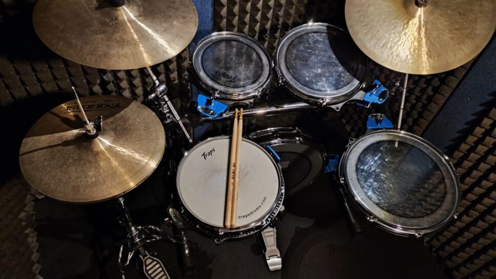 TRAPS A-400 ACOUSTIC DRUMSET