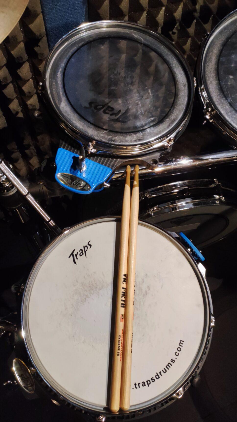 TRAPS A-400 ACOUSTIC DRUMSET