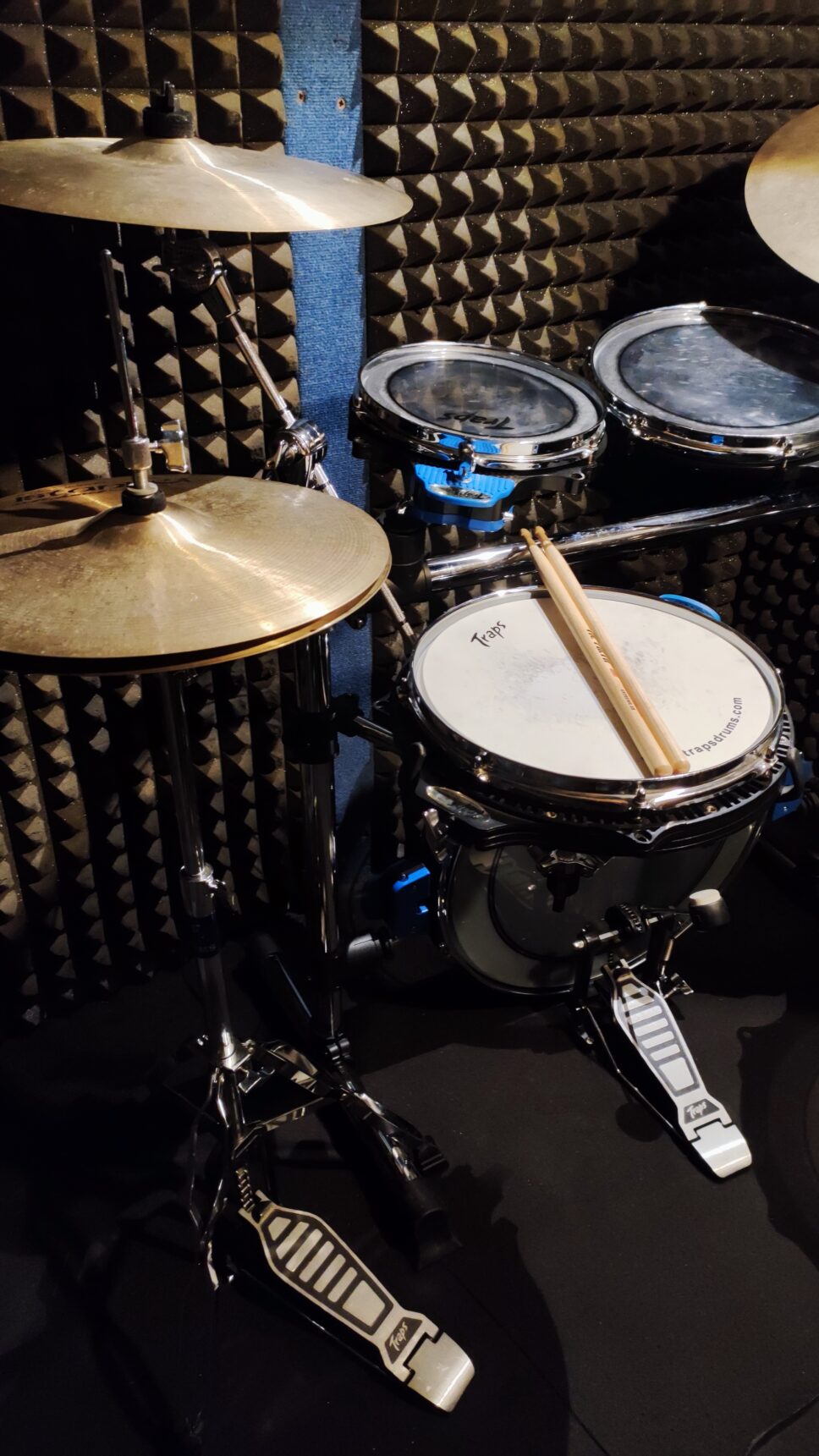 TRAPS A-400 ACOUSTIC DRUMSET