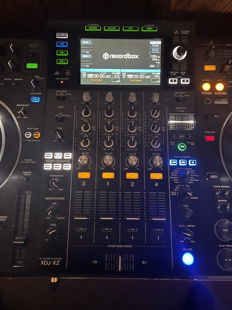Pioneer DJ XDJ-XZ Professional All-in-One DJ System - Black