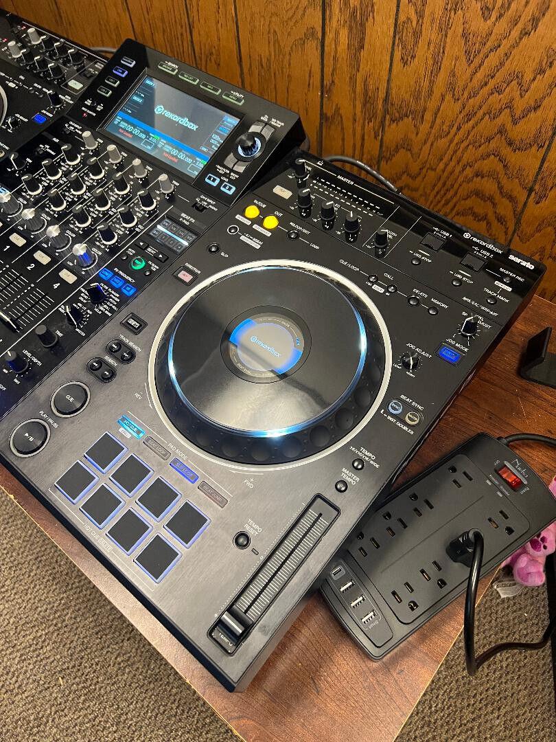Pioneer DJ XDJ-XZ Professional All-in-One DJ System - Black