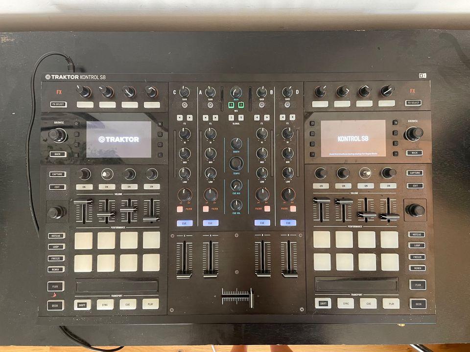 Native Instruments Traktor S8 Controller (w/ carrying case)