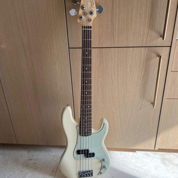 Fender American P bass 5 string