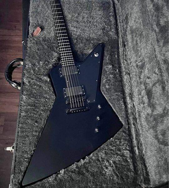 Gibson Goth II Explorer 2006 w EMG