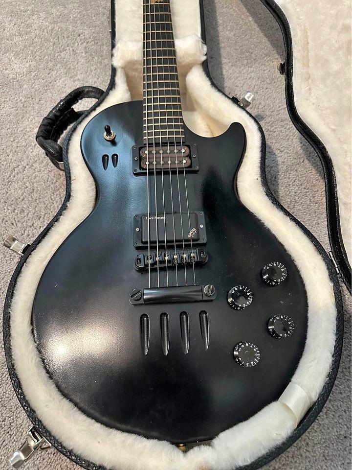 les paul menace guitar