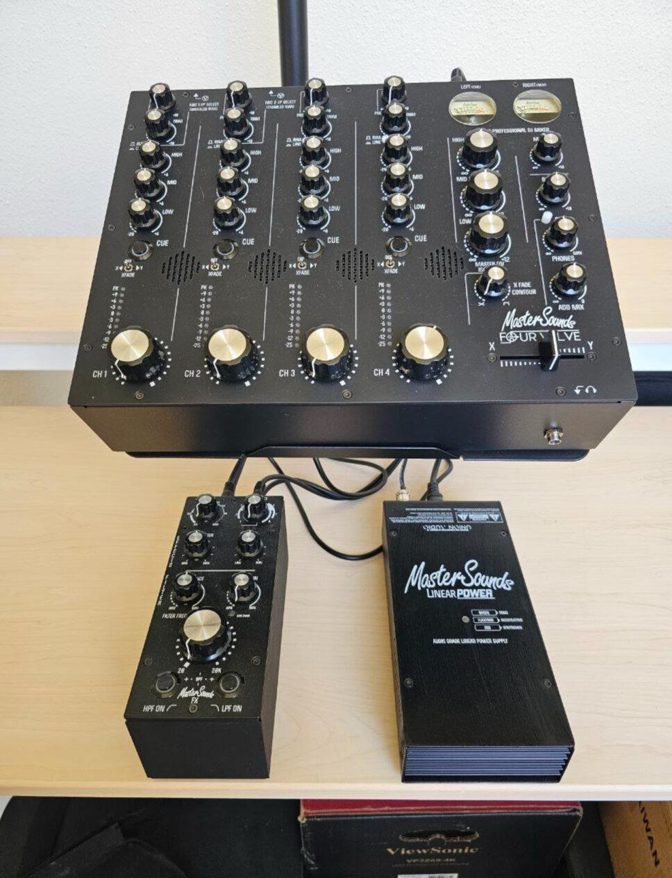 Master Sounds Valve 4 w/Linear power supply and analog FX in