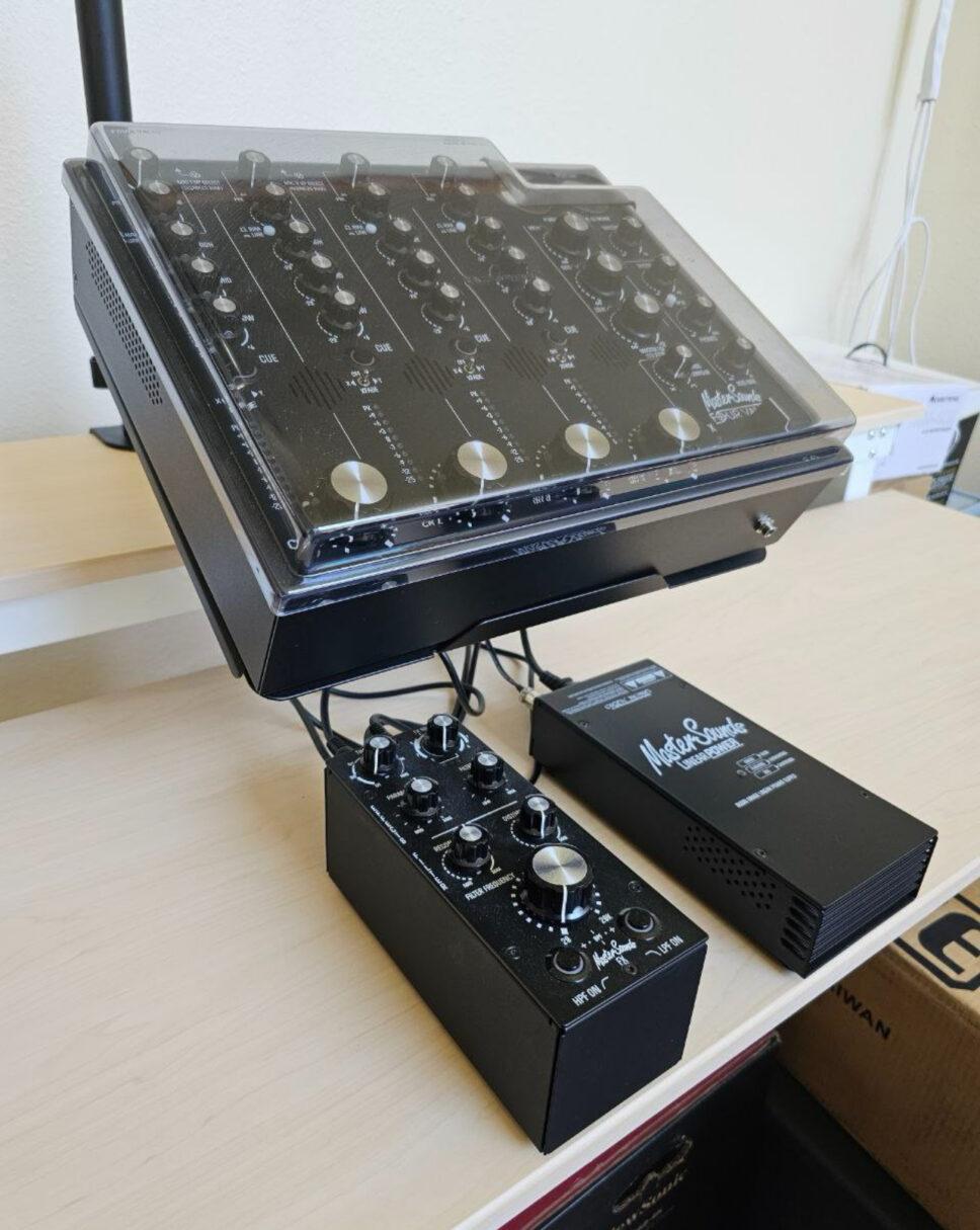 Master Sounds Valve 4 w/Linear power supply and analog FX in