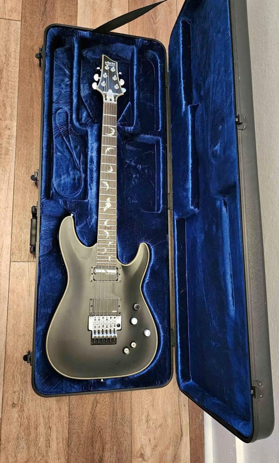 Schecter Damien Platinum-6 Floyd Rose and Fitted Hardshell C