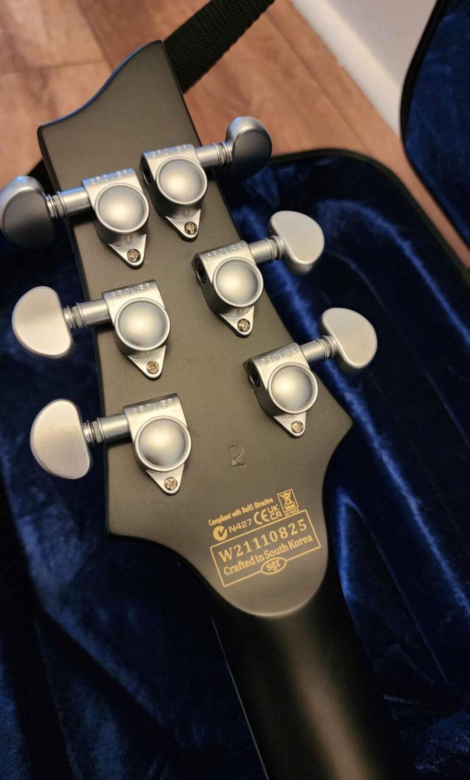 Schecter Damien Platinum-6 Floyd Rose and Fitted Hardshell C