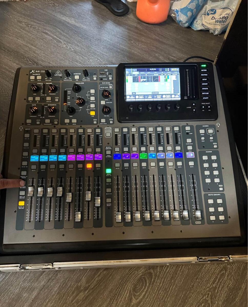 behringer x32 compact digital mixer with case