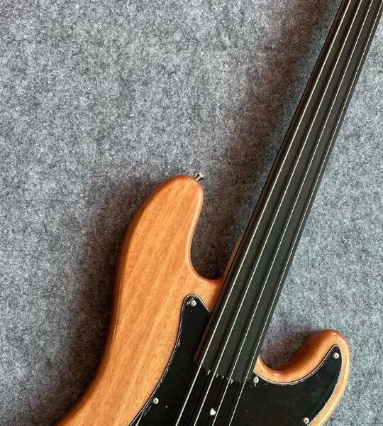 Guitare basse électrique classique JEE