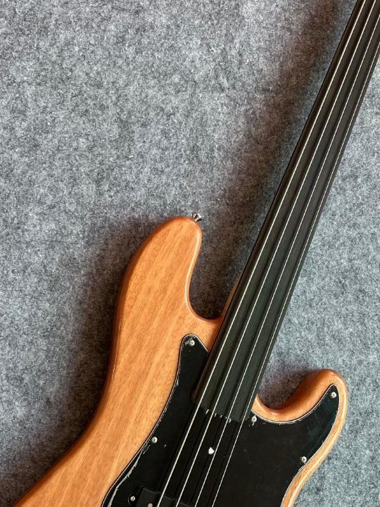 Guitare basse électrique classique JEE