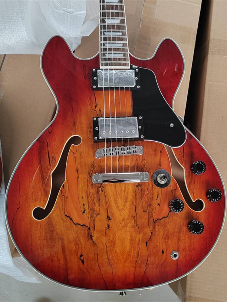 Découvrez cette guitare électrique "Bijoux"