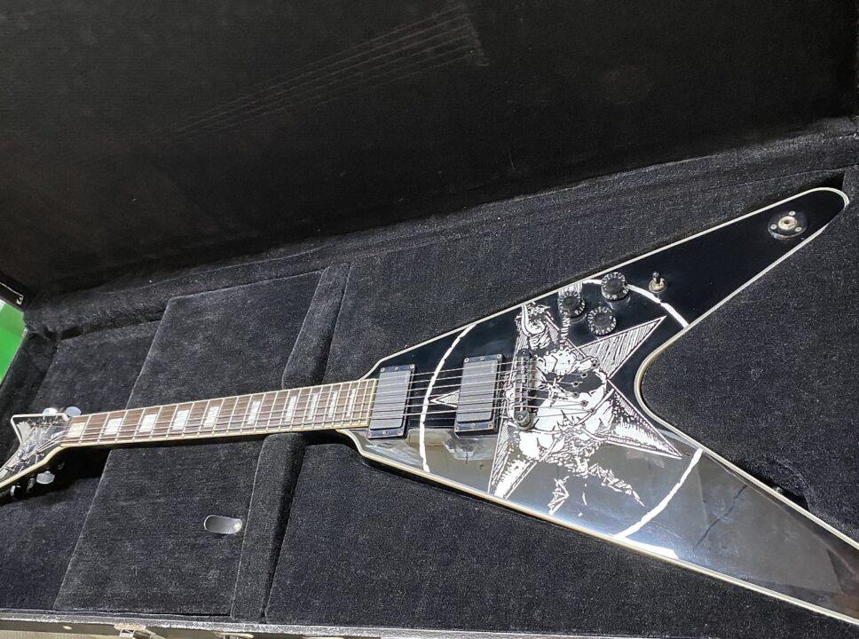 Dean V Guitar Eric Peterson Signature - Rare!