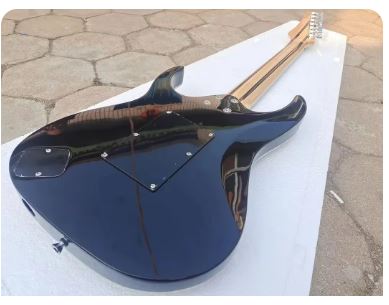 Guitare Électrique UV777 Universe Steve