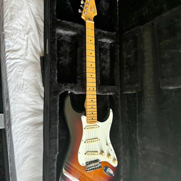 Fender American Standard Stratocaster with Maple Fretboard 2