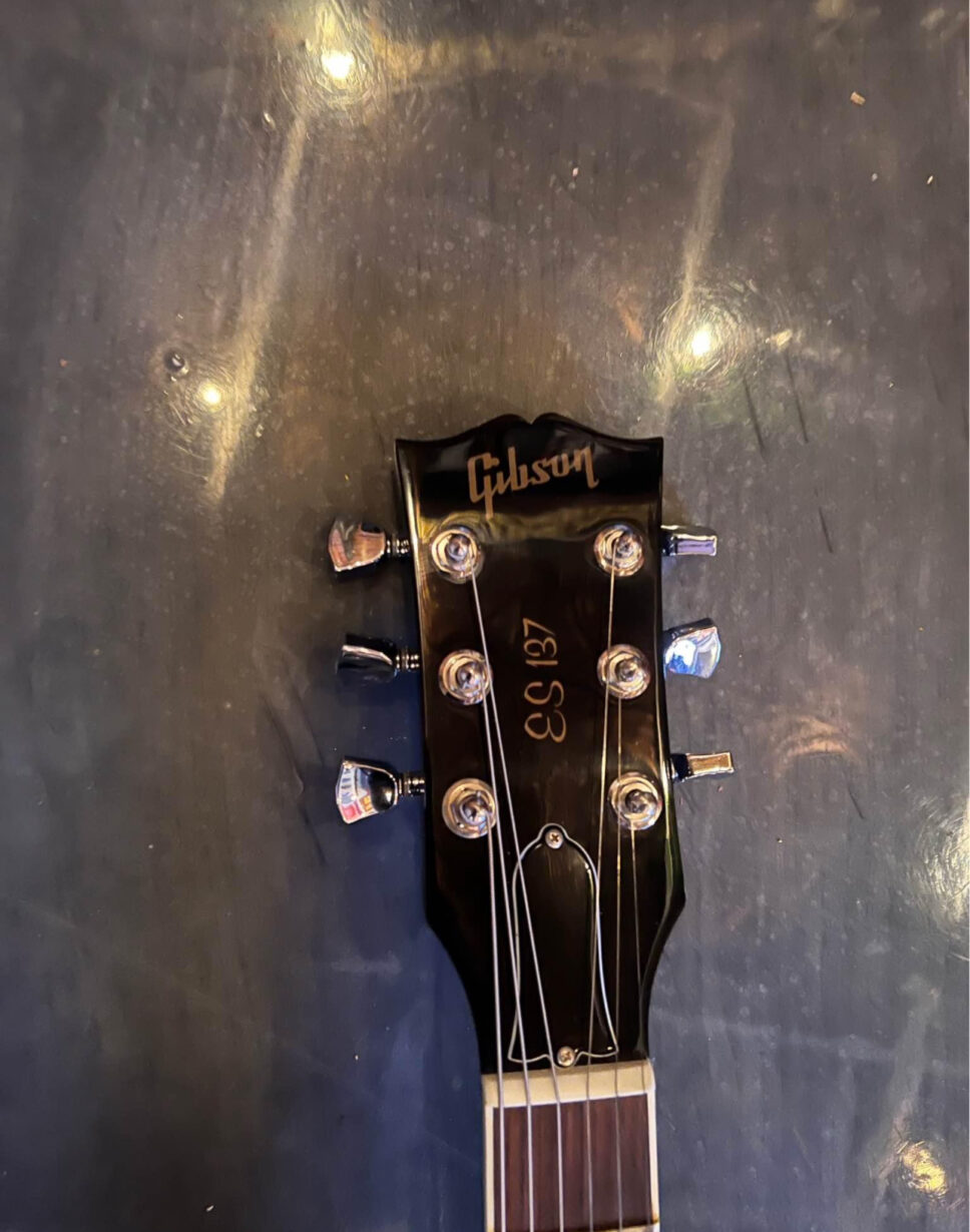 Gibson ES137 Classic Hollow Body Electric Guitar Blue Burst