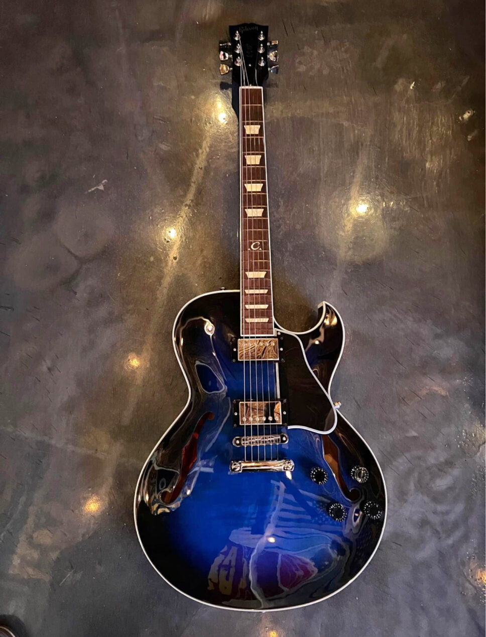 Gibson ES137 Classic Hollow Body Electric Guitar Blue Burst