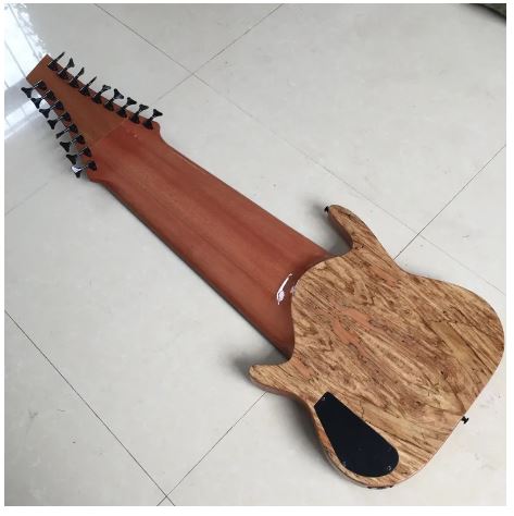 Guitare basse électrique à 17 cordes