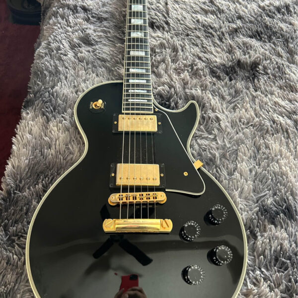 Gibson Les Paul Ebony Finish & Gold Hardware