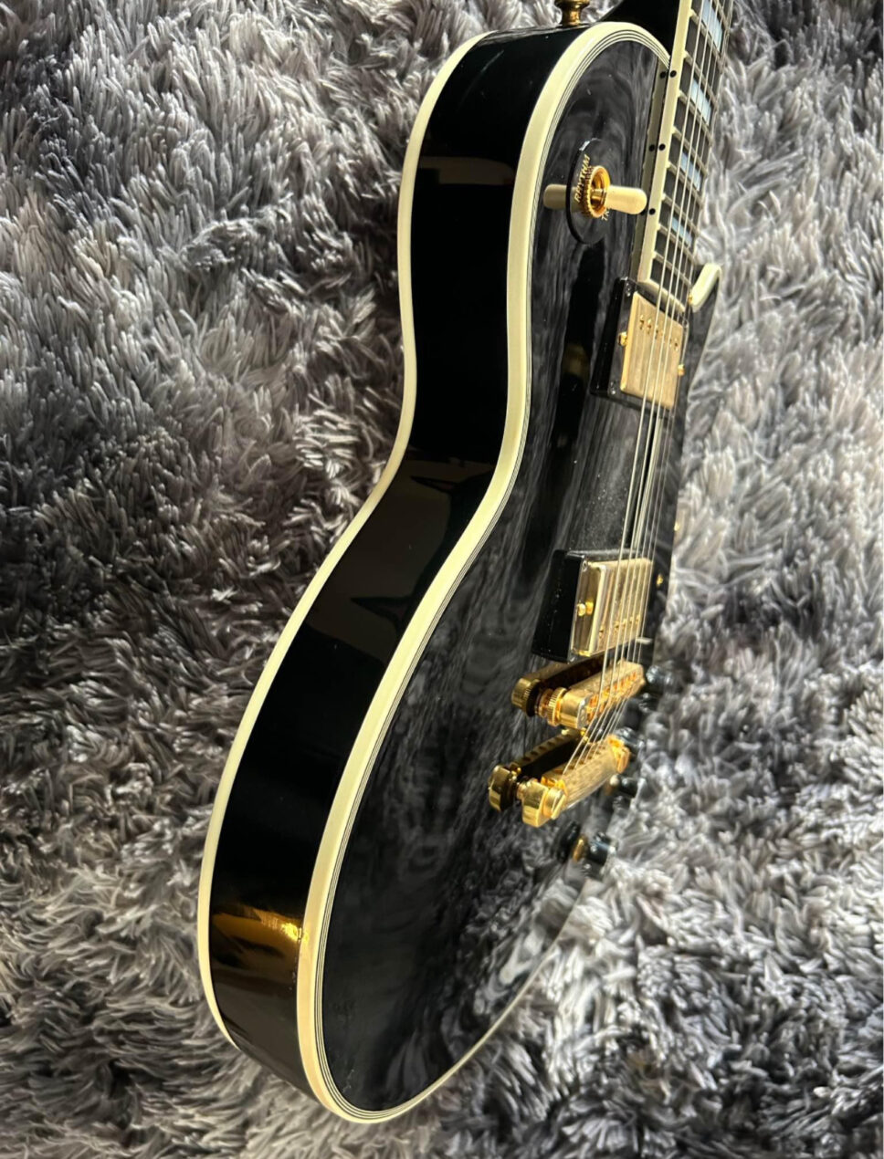 Gibson Les Paul Ebony Finish & Gold Hardware
