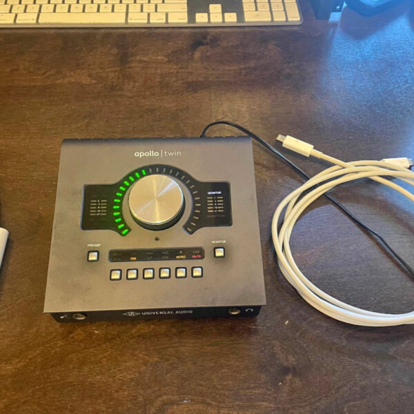Universal Audio Apollo Twin DOU mkII (with thunderbolt cable