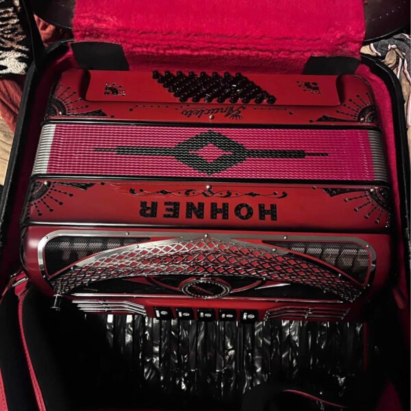 Hohner anacleto 34 teclas 48 bajos con Harmonik Installado
