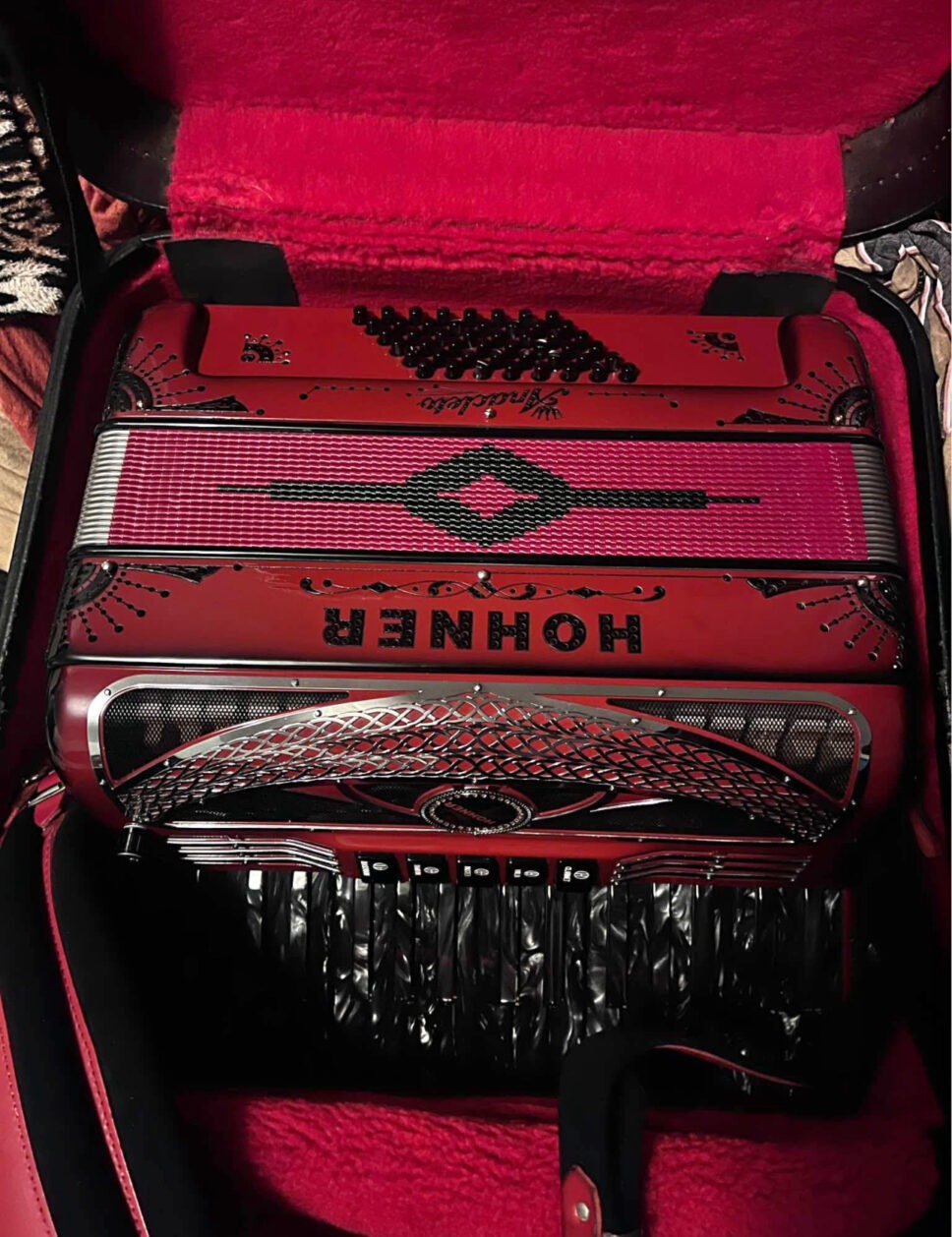 Hohner anacleto 34 teclas 48 bajos con Harmonik Installado
