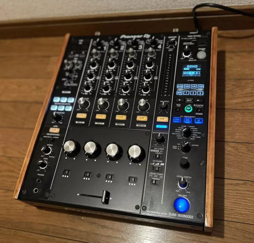 Pioneer DJM-900NXS2 Professional DJ Mixer 4 Channels Color B