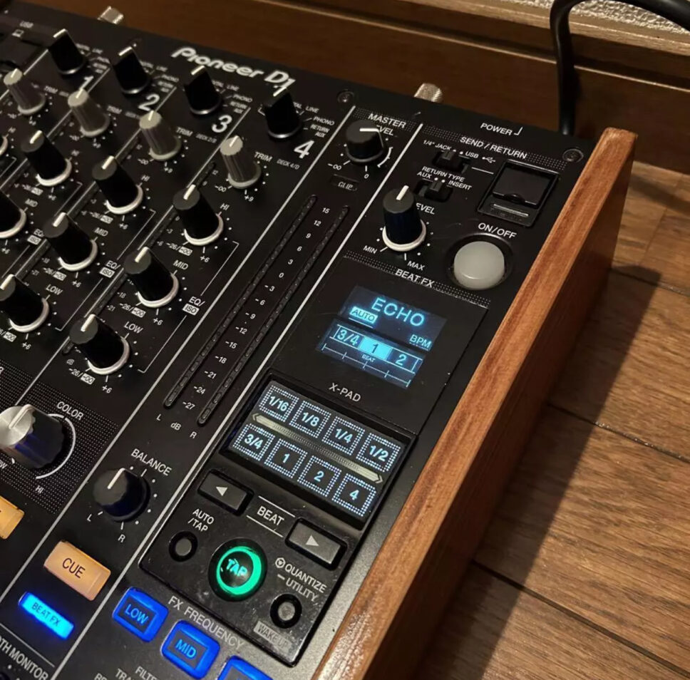 Pioneer DJM-900NXS2 Professional DJ Mixer 4 Channels Color B