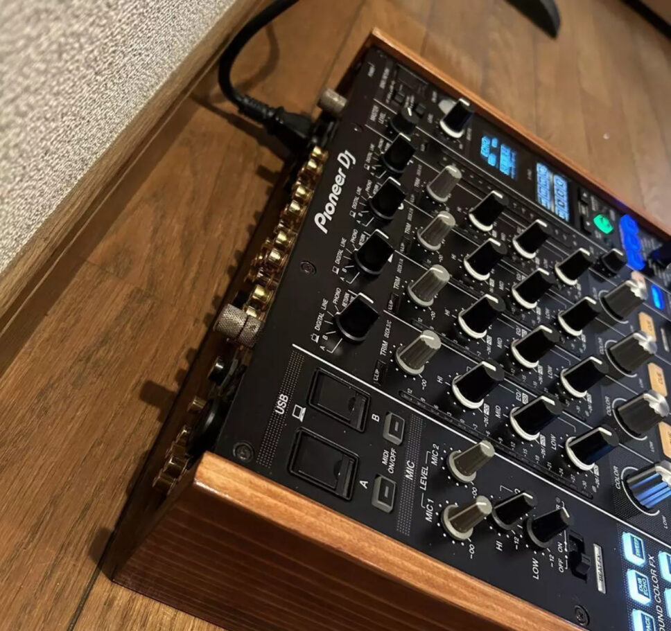 Pioneer DJM-900NXS2 Professional DJ Mixer 4 Channels Color B
